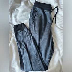 Gently Used Under Armour Sweatpants (Size M)